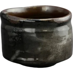 Chawan von Kato Juunidai mit dunkler Glasur