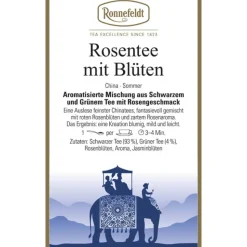 Rosentee mit roten Rosenblüten